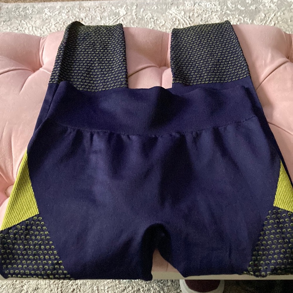 XS Demi Lovato leggings